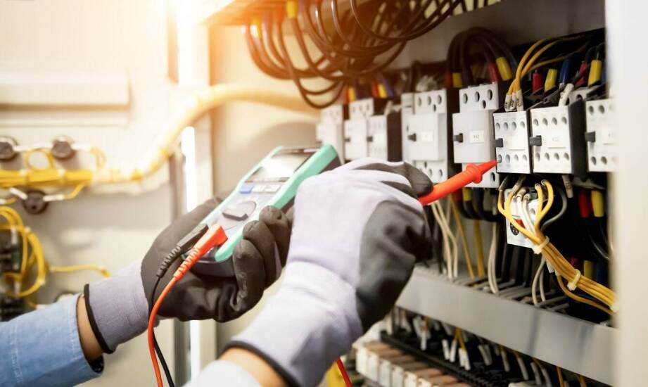 Znaczenie obowiązkowych kontroli instalacji elektrycznych co 5 lat dla efektywności energetycznej