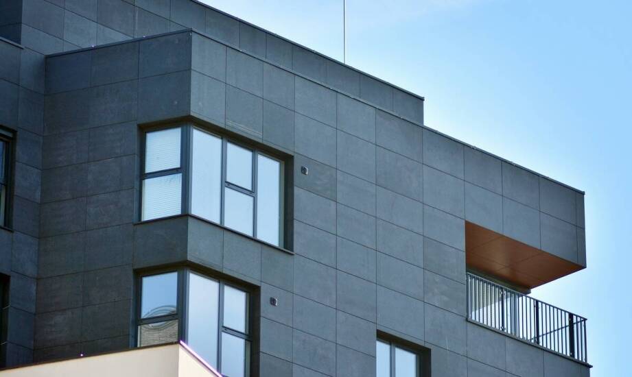 Czy parapety ceramiczne są odporne na blaknięcie spowodowane intensywnym nasłonecznieniem?