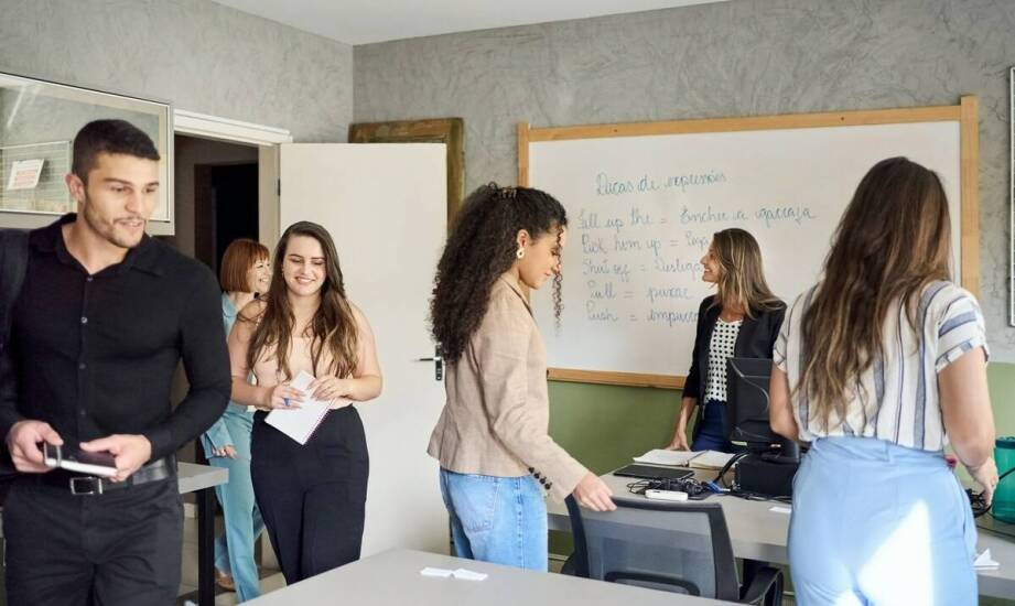 Wycieczki edukacyjne do miejsc historycznych – jak wspierają naukę języków?