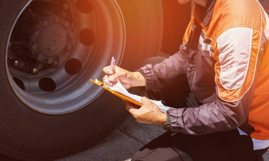 Znaczenie regularnych audytów zgodności dla firm transportowych przewożących materiały ADR