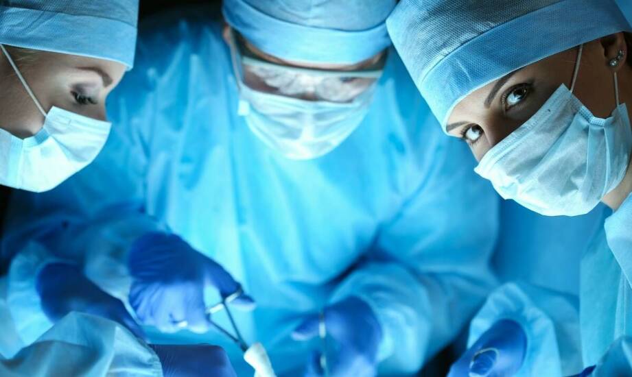 Jak neurochirurgia wspiera pacjentów z urazami kręgosłupa?