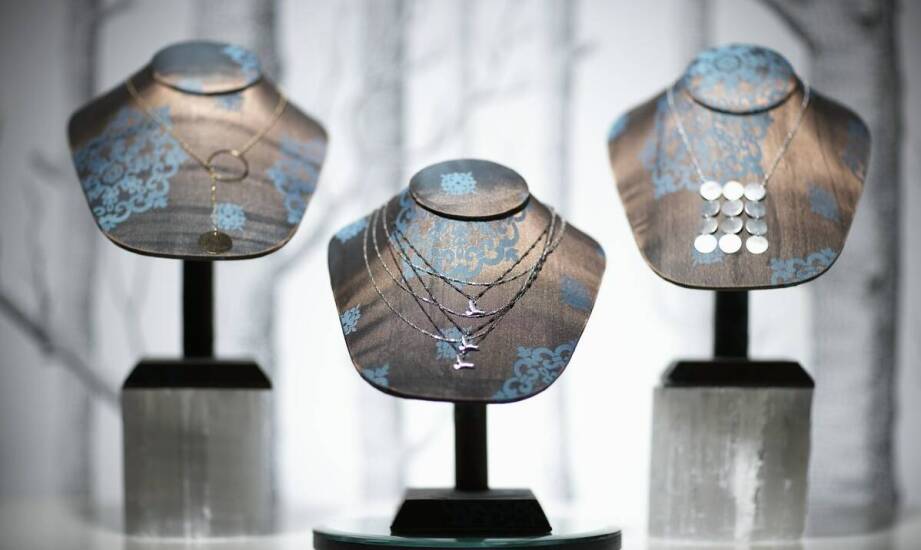 Co należy wiedzieć przed założeniem biżuterii nazębnej?