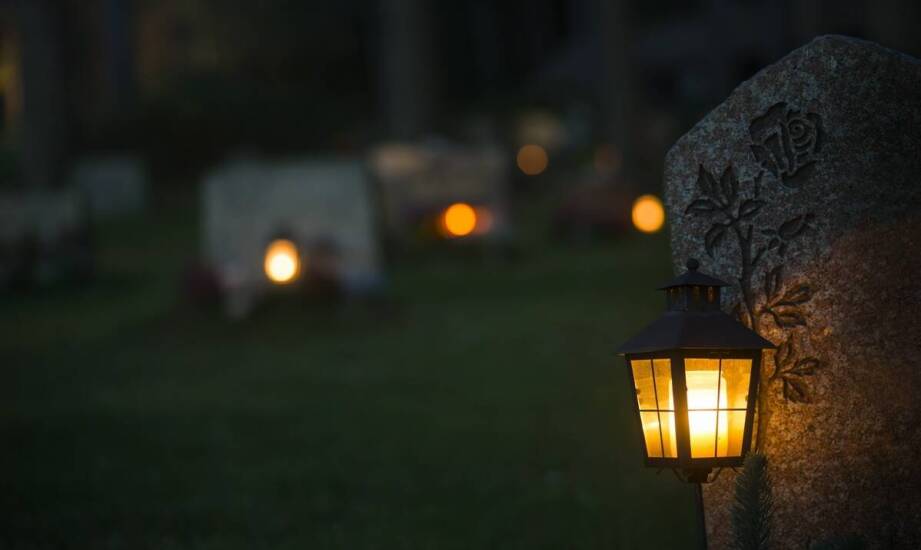 Lampion granitowy jako element nowoczesnego designu nagrobka