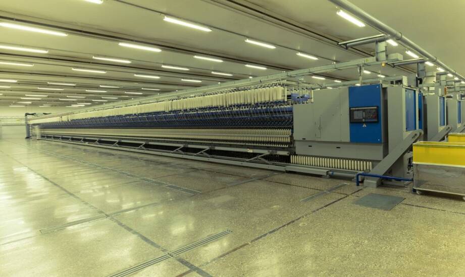 Zasłony przemysłowe – kluczowy element w zarządzaniu przepływem towarów w zakładach