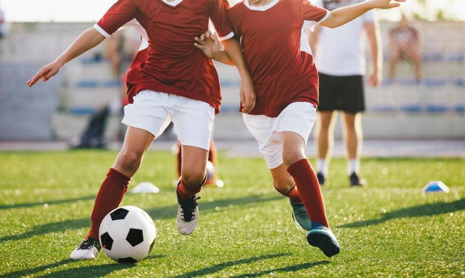 Aktywność fizyczna na świeżym powietrzu – korzystaj z boisk sportowych w Adrii