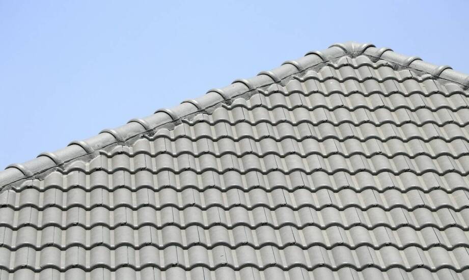 Jakie są różnice między dachówkami ceramicznymi a blachodachówką?