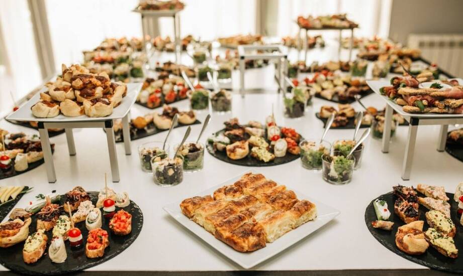Catering śniadaniowy: jak połączyć tradycyjne smaki z nowoczesnymi trendami?
