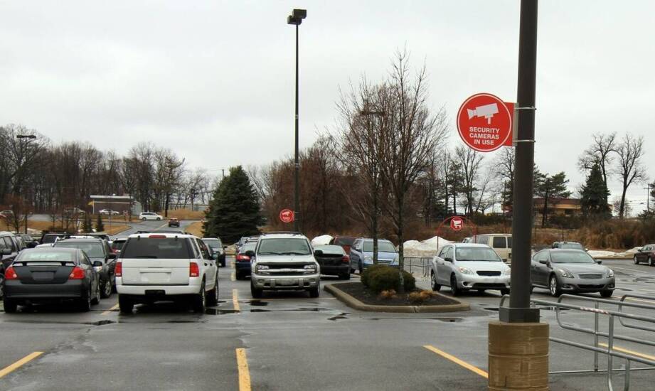 Jak zapewnić bezpieczeństwo pojazdu na parkingu przy największym lotnisku w Polsce?