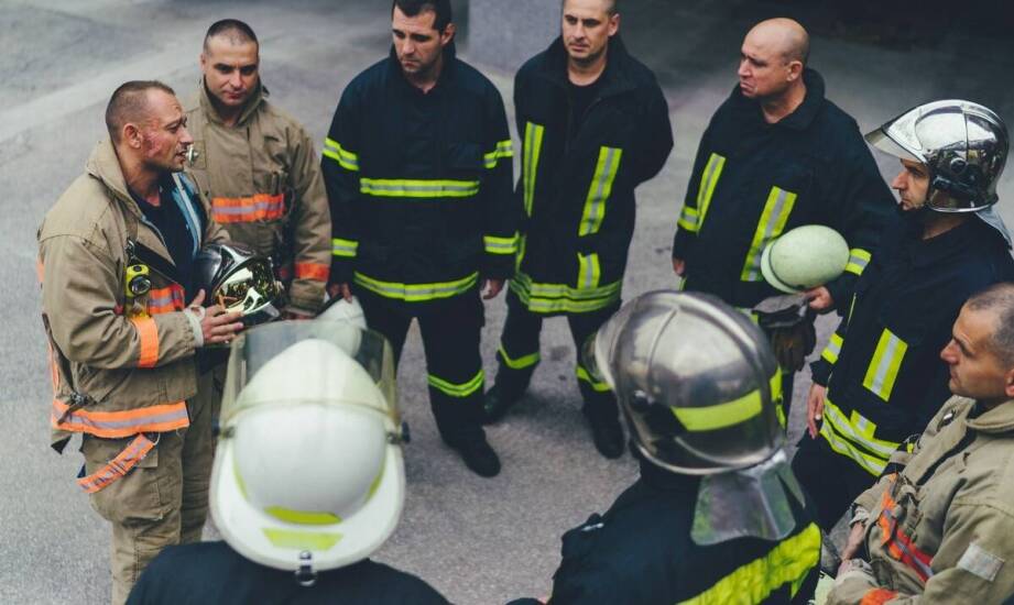 Mundury strażackie: wytrzymałość i funkcjonalność w służbie