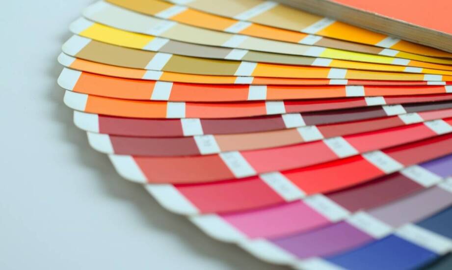 Zalety druku PANTONE na materiałach poligraficznych