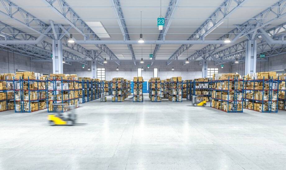 Zastosowanie robotów mobilnych AGV/AMR w zarządzaniu przestrzenią magazynową