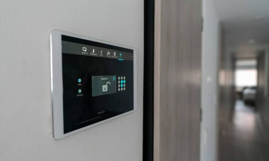 Jakie są zalety inteligentnych instalacji w mieszkaniu dla dwojga?
