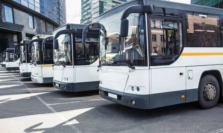 Jak dostępność transportu publicznego wpływa na wynajem biur w Piasecznie?
