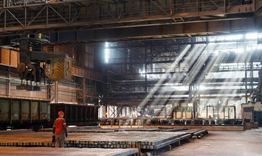Jak hurtownia stali wpływa na bezpieczeństwo procesów produkcyjnych?