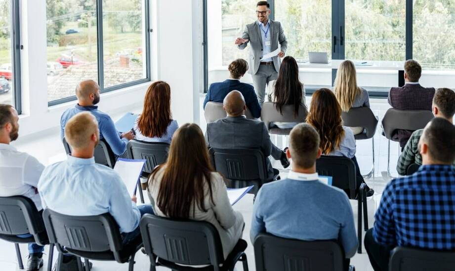 Jak adr kurs podstawowy wpływa na rozwój kariery w transporcie materiałów niebezpiecznych?
