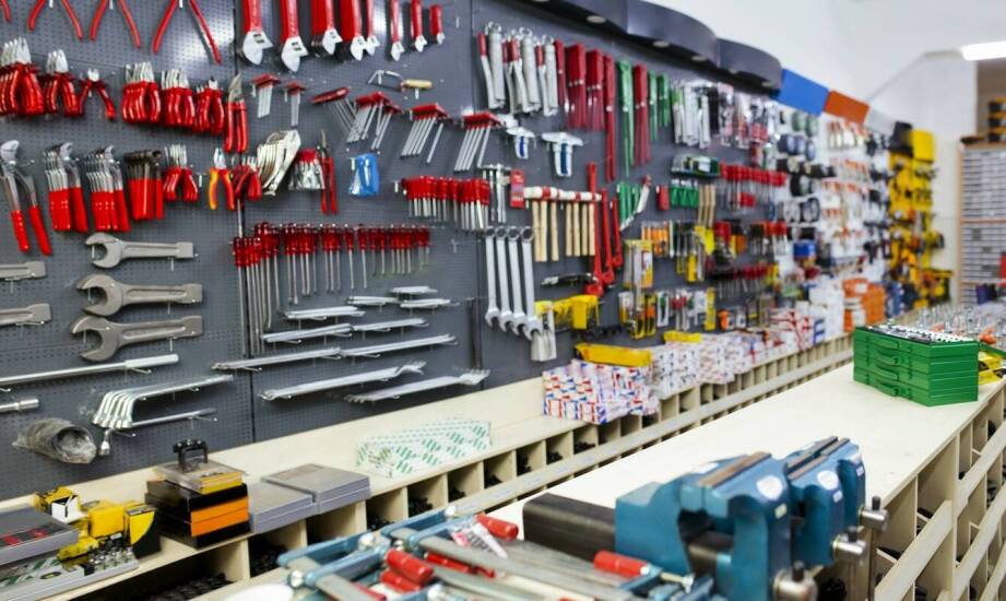 Wózki narzędziowe – dlaczego są niezbędnym elementem wyposażenia każdego warsztatu?