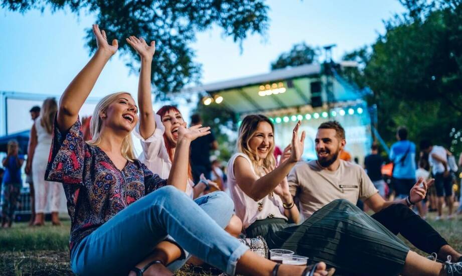Rola terenów zielonych hotelu w organizacji eventów: jak wykorzystać je w planowaniu spotkań?