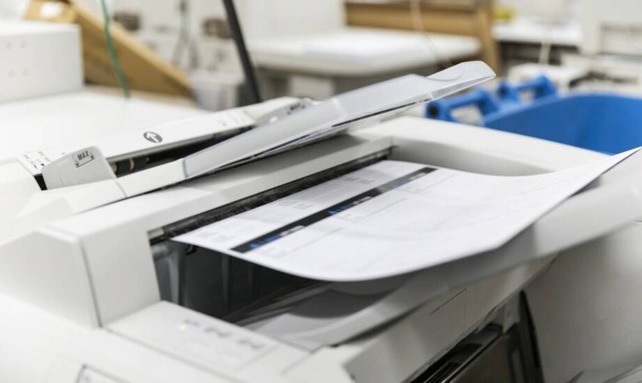 Jakie funkcje oferuje Canon MF643CDW w kontekście wydajności biurowej?