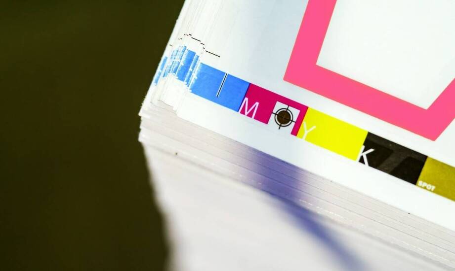 Porównanie technologii druku inkjet i laserowego w kontekście znakowania przemysłowego