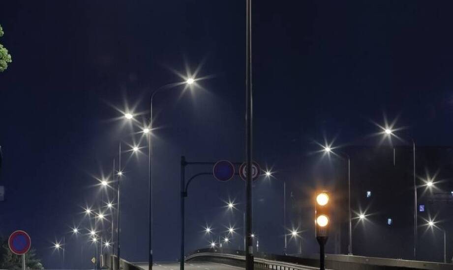 Porównanie technologii: latarnie hybrydowe kontra tradycyjne oświetlenie