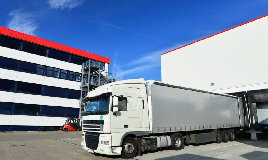 Udogodnienia w transporcie firanka – jak zwiększają bezpieczeństwo ładunku