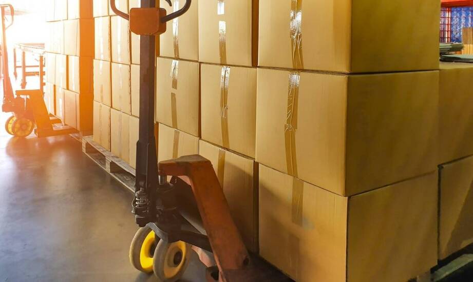 Zalety ręcznego wózka paletowego w codziennych operacjach warsztatowych