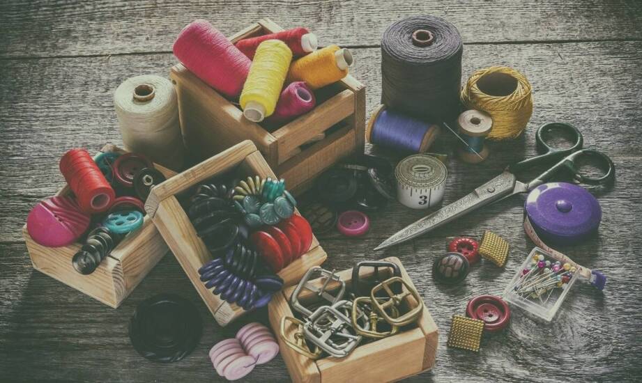 Jakie materiały zapewniają najwyższą wytrzymałość płaszczom na miarę?