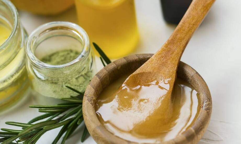 Porównanie syropu klonowego z innymi naturalnymi słodzikami – co wybrać?