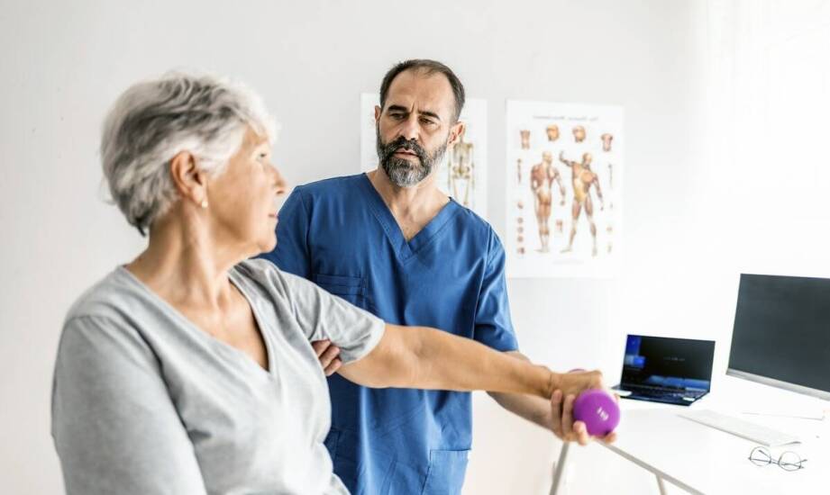 Dlaczego warto korzystać z fizjoterapii w profilaktyce bólów kręgosłupa?