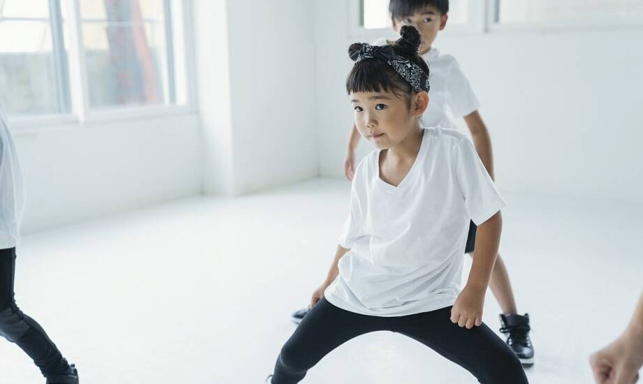 Jakie legginsy dziewczęce wybrać na letnie przygody?