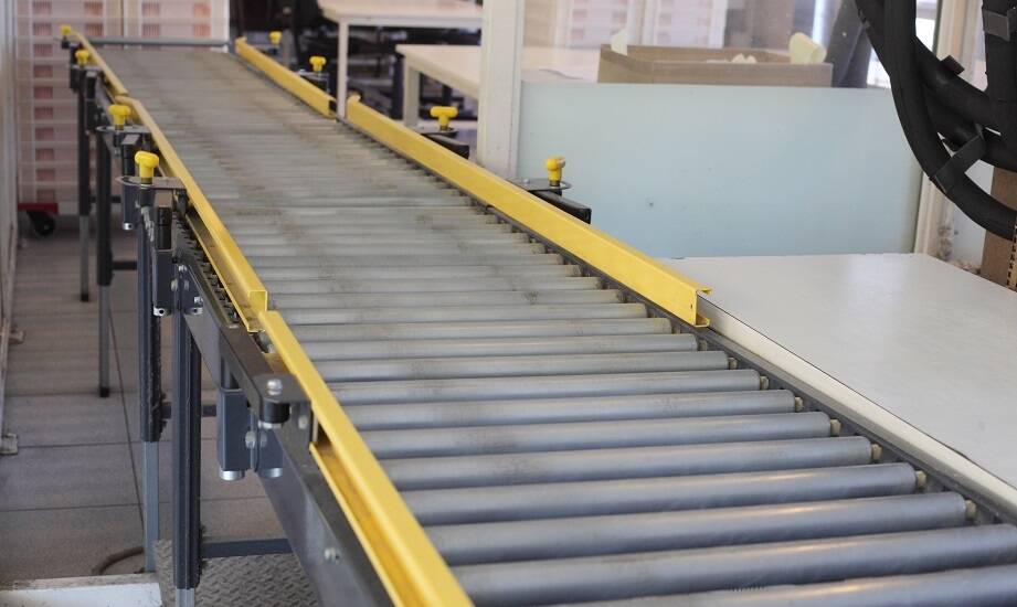 Jak kliny prowadzące wspierają pracę taśm do przenośników?