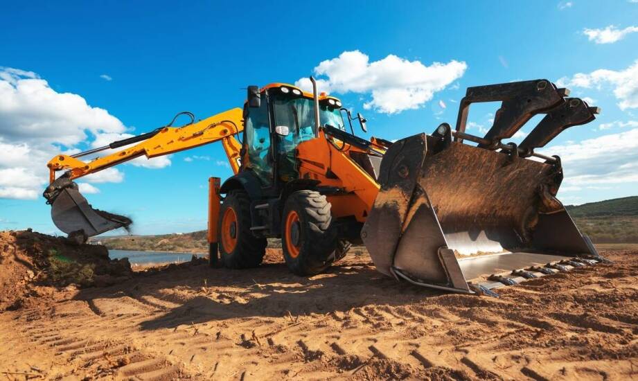 Jak nasz kurs koparko-ładowarki przygotowuje do pracy w terenie?