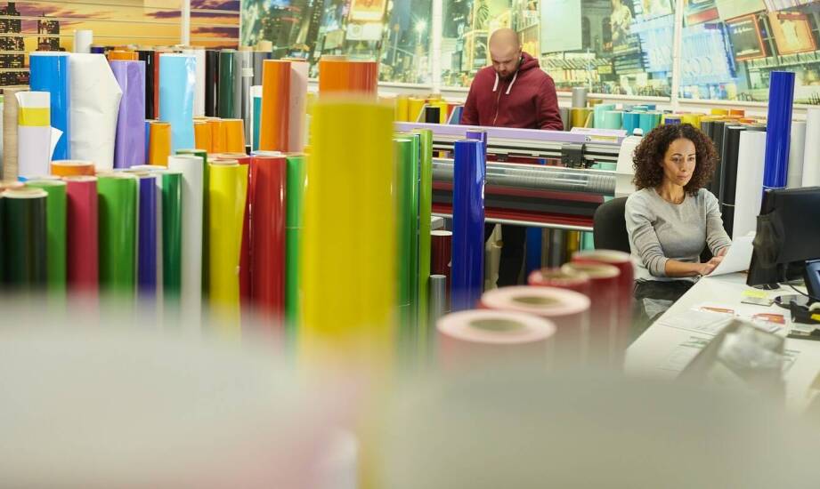 W jaki sposób hurtownia materiałów wspiera personalizację produktów?