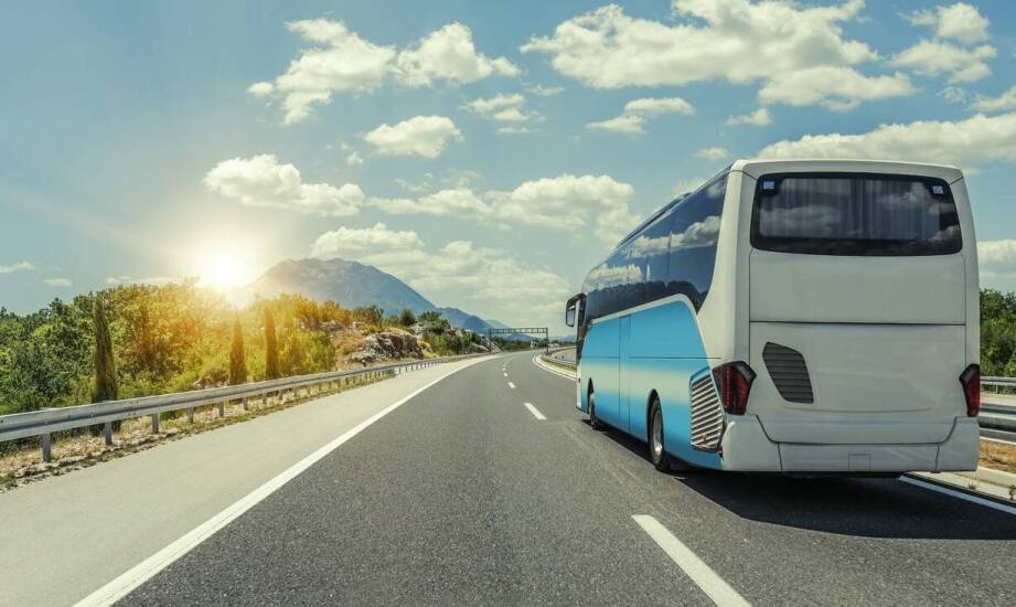 Dlaczego wynajem busa to dobra opcja na wycieczki szkolne?
