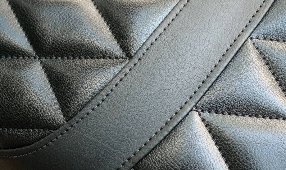 Jakie są zalety posiadania wymiennej podszewki w kurtce na crossa?