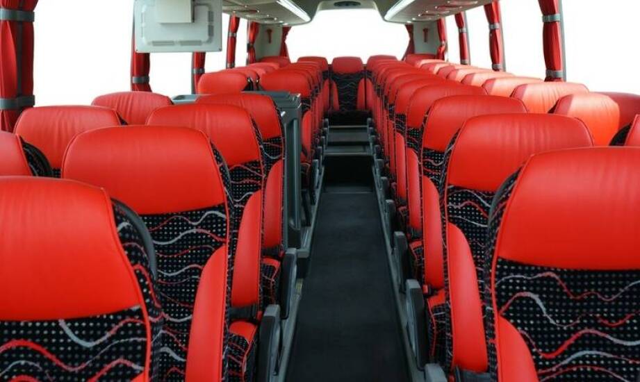 Wynajem autobusów na długie trasy - co zapewniamy naszym klientom?
