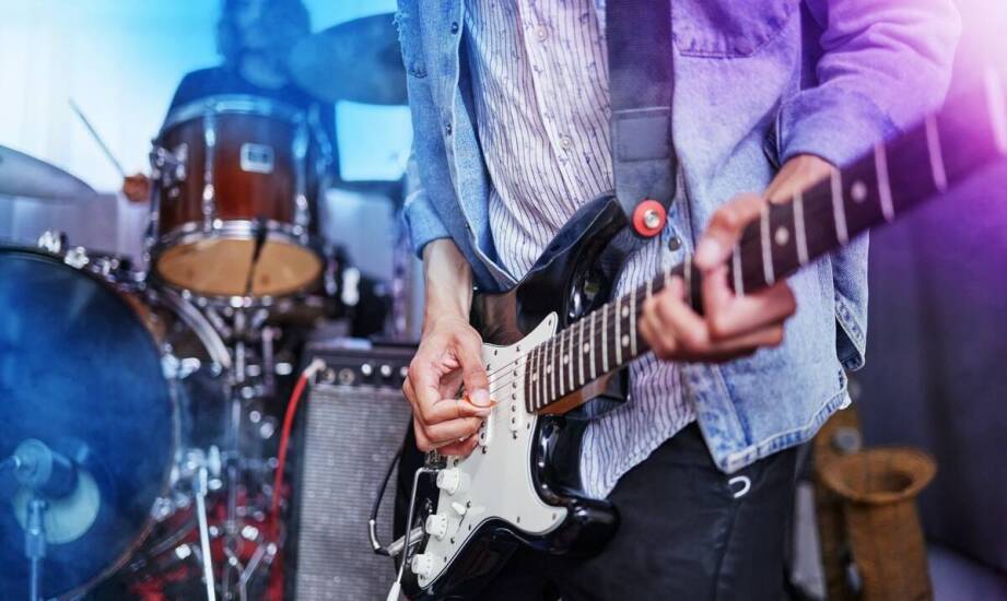 Jakie techniki improwizacji można poznać podczas zajęć z gry na gitarze?