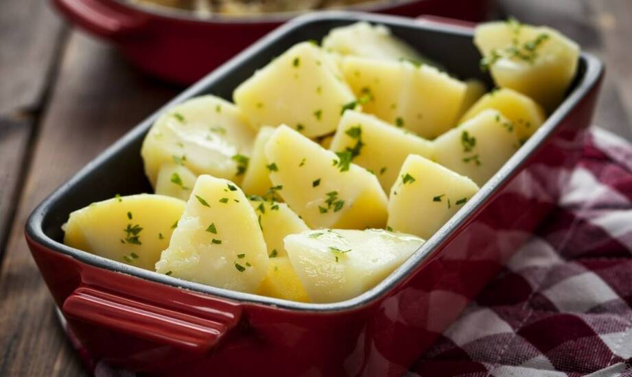 Jaka porcja ziemniaków na osobę sprawdzi się najlepiej podczas dużych przyjęć?