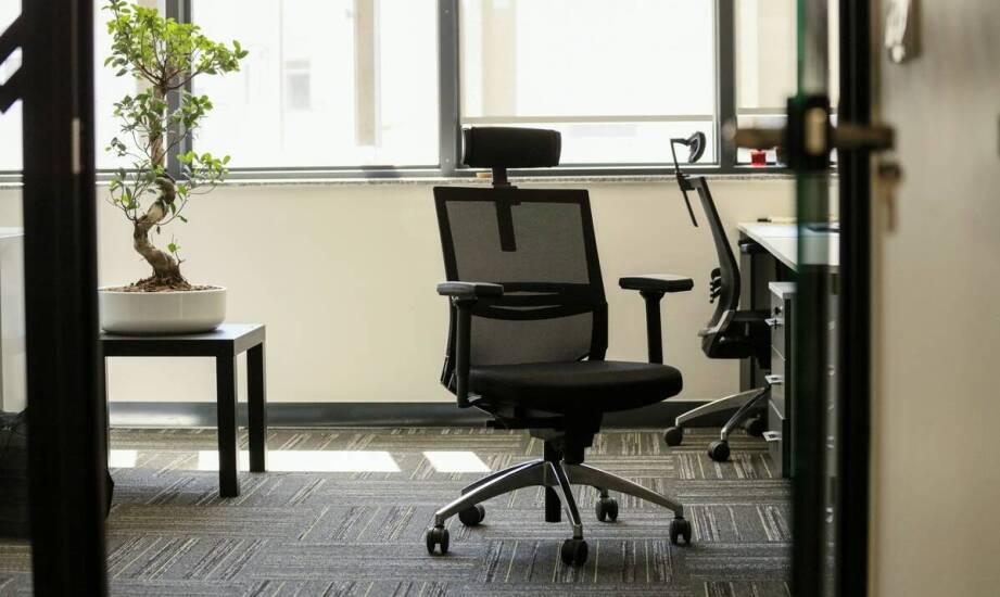 Ergonomiczne krzesło do pracy: jak jego regulacje wpływają na komfort użytkowania?