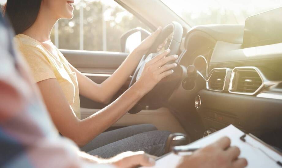Jakie są etapy zdobywania prawa jazdy na auto?