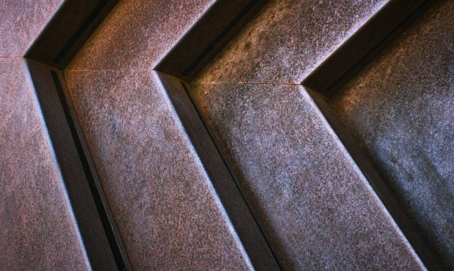 Jakie są zalety stosowania powłok ochronnych na konstrukcjach wiat?