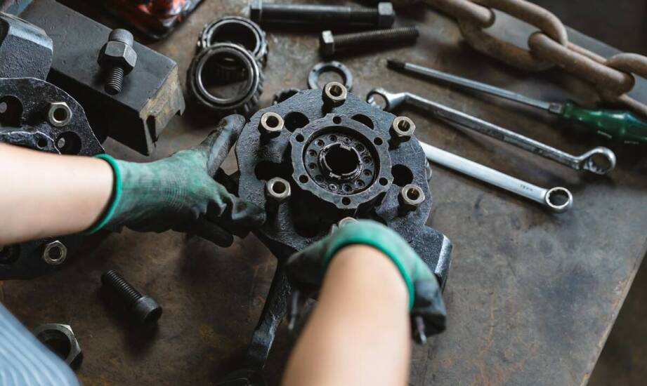 Jakie są najczęstsze błędy przy używaniu prasy do lin stalowych i jak ich unikać?