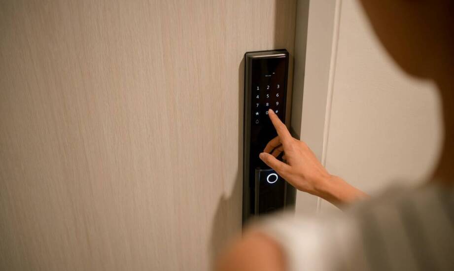 Sejf domowy na klucz jako ochrona przed pożarem i kradzieżą