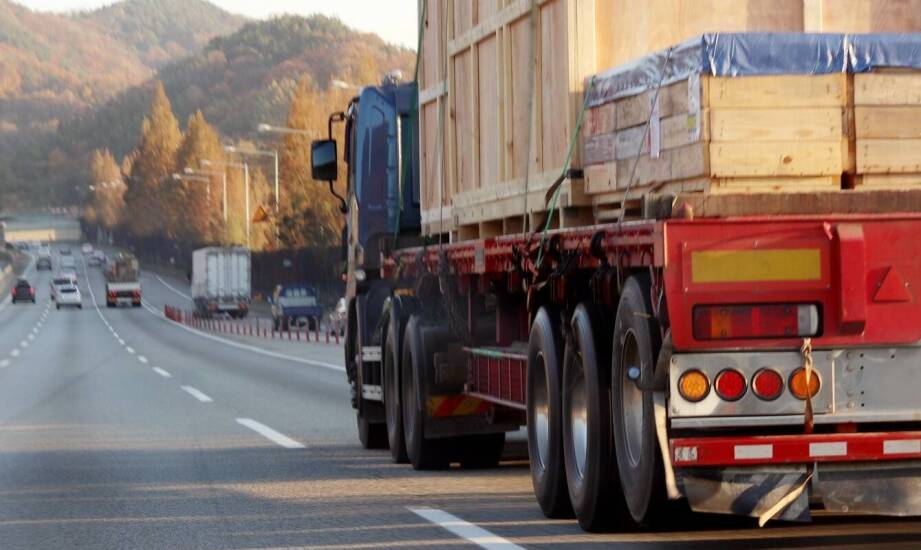 Jak ubezpieczenie OC przewoźnika wpływa na bezpieczeństwo transportu aut?