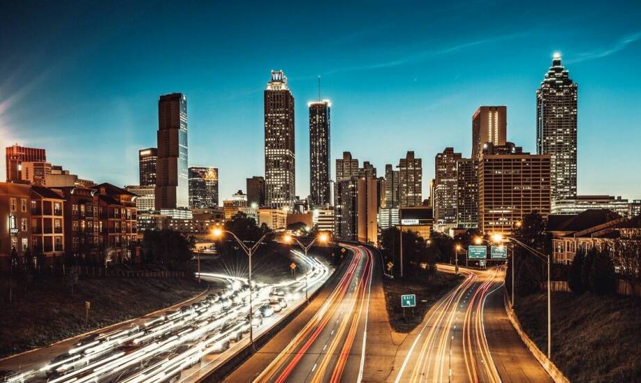 Jak inżynierowie ruchu minimalizują negatywne skutki korków miejskich?