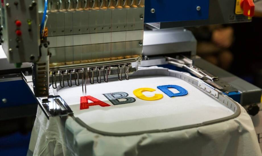 Jak sklep z odzieżą gastronomiczną może pomóc w tworzeniu unikalnych uniformów?