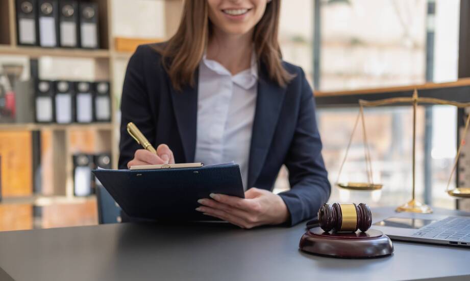 Przygotowywanie opinii prawnych przez prawnika – co warto wiedzieć?