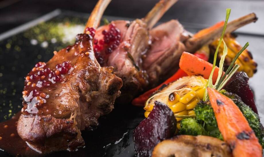 Jakie są współczesne wyzwania w produkcji i dystrybucji kebabu wołowego?