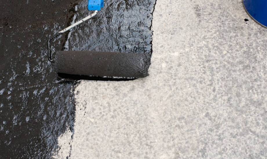 Klej bitumiczny do blachy a odporność na warunki atmosferyczne