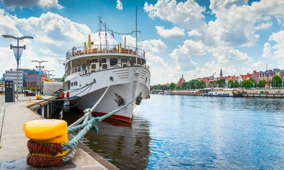Jakie są zalety wynajmu jachtu w Gizycku na weekendowy wyjazd?